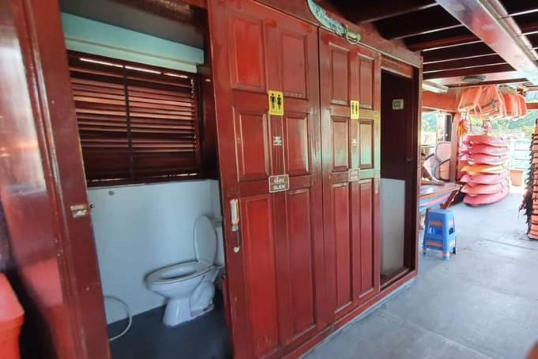 bathrooms toilets on phi phi pirate boat ground floor